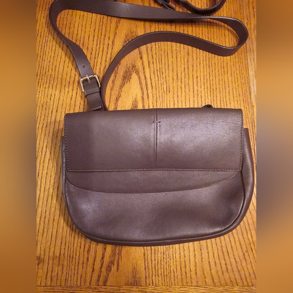 Lia Numa Leather Crossbody bag